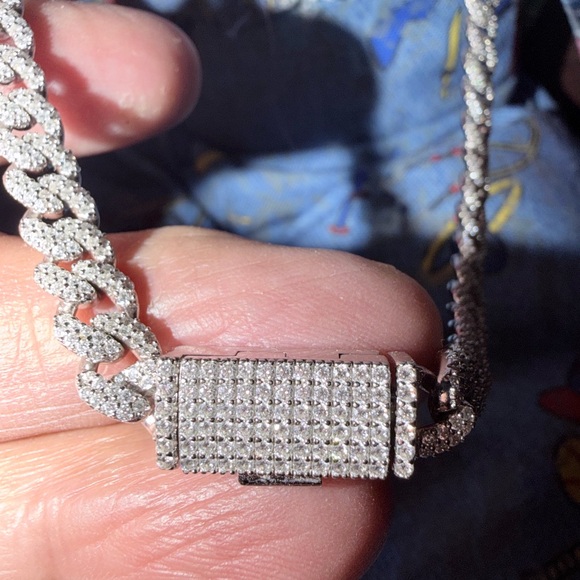 MOISSANITE
925 SILVER
20.00CTW
6MM.
24*
$5500.00 - Picture 7 of 9